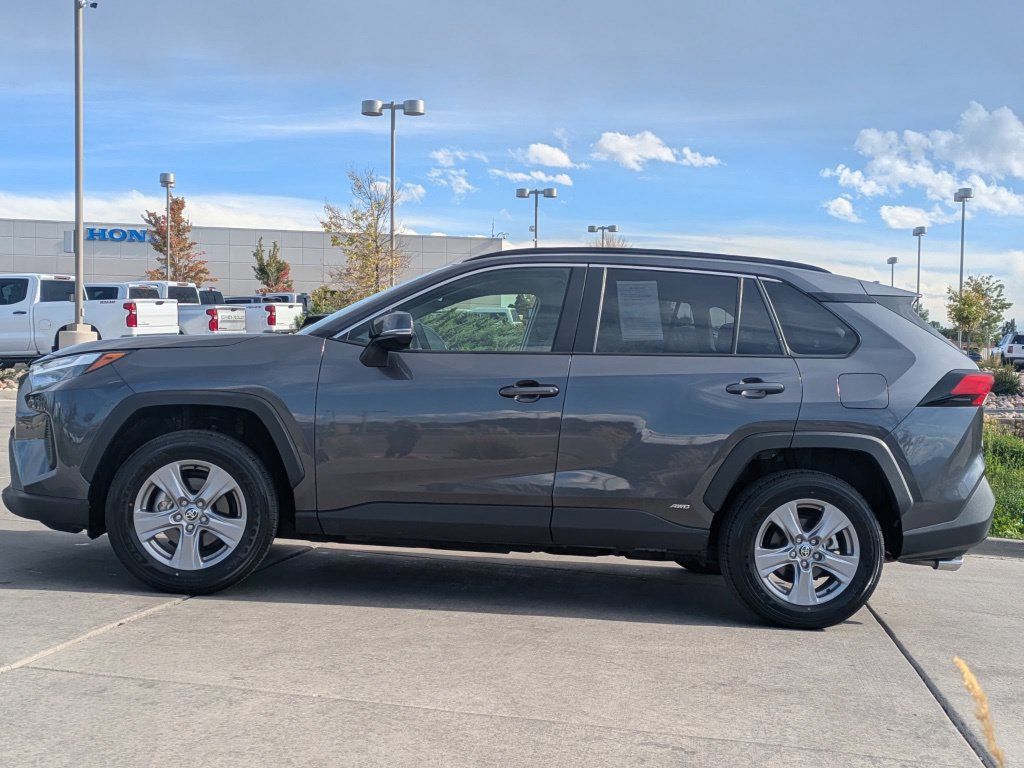Used 2025 Toyota RAV4 XLE AWD/4WD image 3