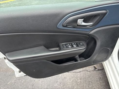 Used 2015 Chrysler 200 S w/ Comfort Group image 22