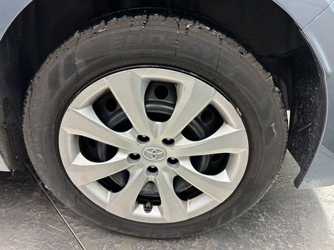 Used 2021 Toyota Corolla LE image 29