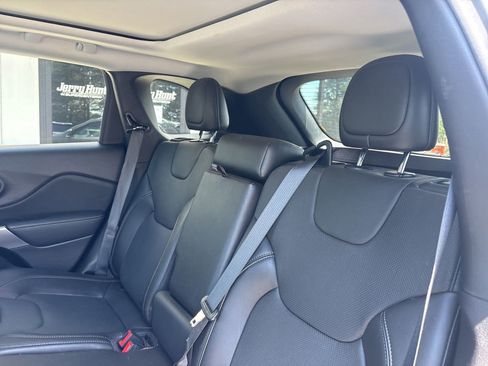 Used 2021 Jeep Cherokee Latitude Lux w/ Sun & Sound Group AWD/4WD image 5