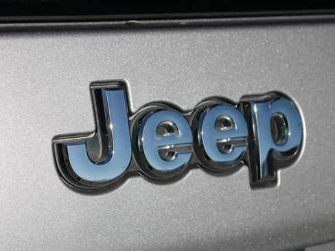 Used 2020 Jeep Cherokee Latitude AWD/4WD image 10