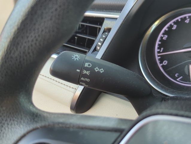 Used 2018 Toyota Camry LE w/ Convenience Package FWD image 18