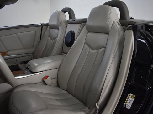 Used 2005 Cadillac XLR image 12