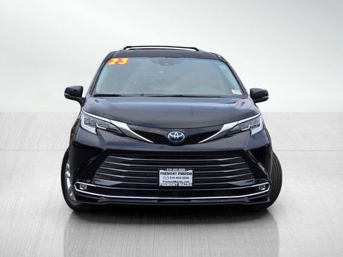 Used 2023 Toyota Sienna Limited AWD/4WD image 2