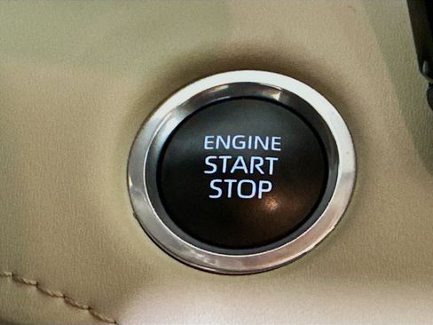 Used 2024 Toyota Highlander XLE image 20