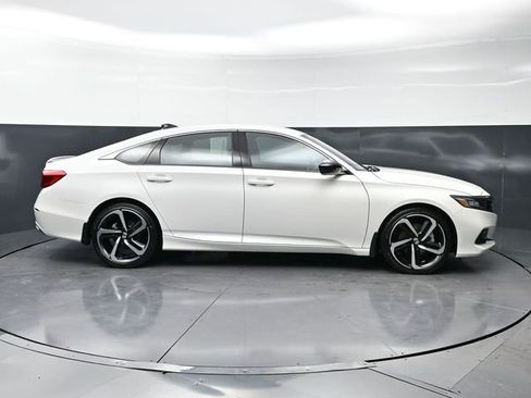 Used 2022 Honda Accord Sport image 4