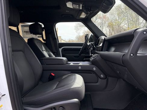 New 2025 Land Rover Defender 110 V8 AWD/4WD image 15
