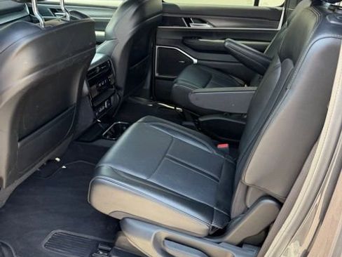 Used 2024 Jeep Wagoneer Series II AWD/4WD image 31