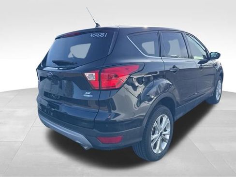 Used 2019 Ford Escape SE image 3
