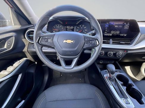 Used 2025 Chevrolet Trax LS FWD image 5