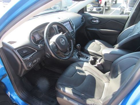 Used 2019 Jeep Cherokee Trailhawk AWD/4WD image 8