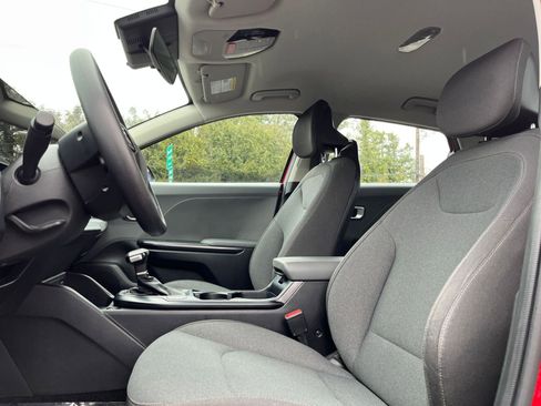 Used 2025 Kia K4 LXS image 25