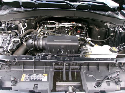 Used 2021 Ford Explorer XLT w/ Equipment Group 202A image 9