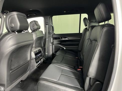 Used 2023 Jeep Wagoneer L Series III w/ Preferred Equipment Group AWD/4WD image 29