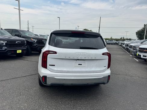 Used 2023 Kia Telluride LX AWD/4WD image 3