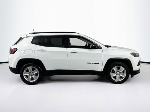 Used 2022 Jeep Compass Latitude image 4