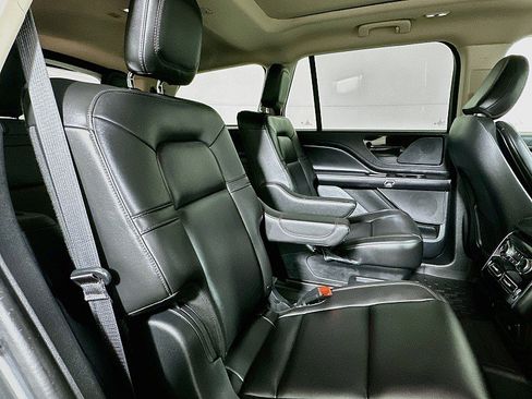 Used 2024 Lincoln Aviator AWD w/ Premium Package image 29