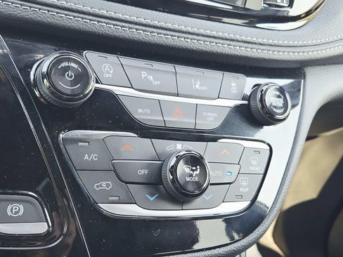 Certified 2024 Chrysler Pacifica Limited w/ S Appearance Package AWD/4WD image 32