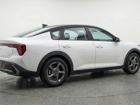 Used 2025 Kia K4 LXS image 9