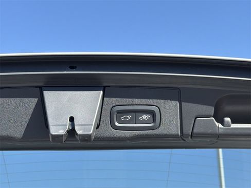 Used 2024 Volvo XC60 B5 Core image 16
