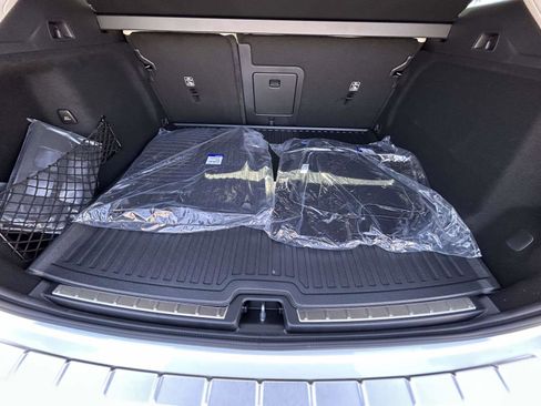 New 2026 Volvo XC60 B5 Ultra w/ Protection Package Premier AWD/4WD image 16