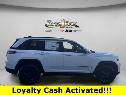 New 2025 Jeep Grand Cherokee Altitude image 9