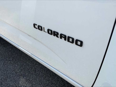 Used 2022 Chevrolet Colorado LT w/ LT Convenience Package AWD/4WD image 10