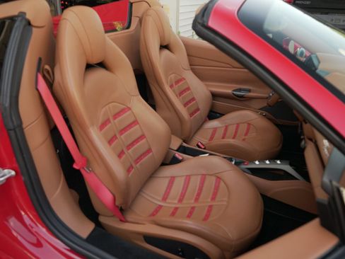 Used 2018 Ferrari 488 Spider RWD image 10