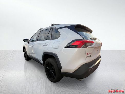 Certified 2021 Toyota RAV4 XLE w/ Convenience Package AWD/4WD image 3
