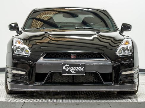 Used 2012 Nissan GT-R Premium AWD/4WD image 3