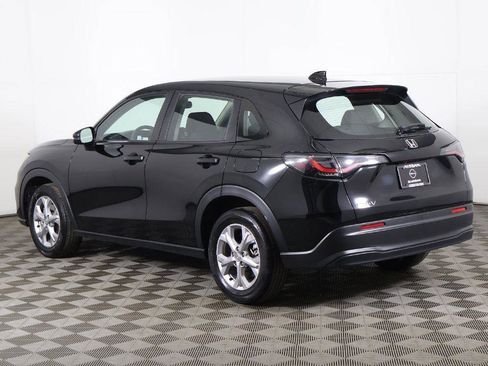 Used 2023 Honda HR-V LX image 3