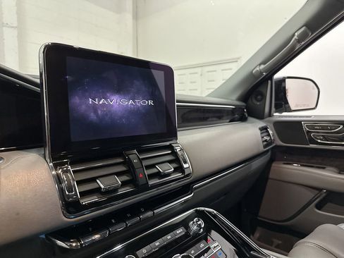 Used 2019 Lincoln Navigator Reserve AWD/4WD image 33