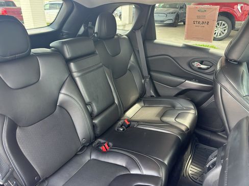 Used 2019 Jeep Cherokee Latitude Plus w/ Comfort/Convenience Group AWD/4WD image 32