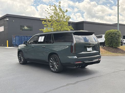 Used 2025 Cadillac Escalade ESV V AWD/4WD image 15