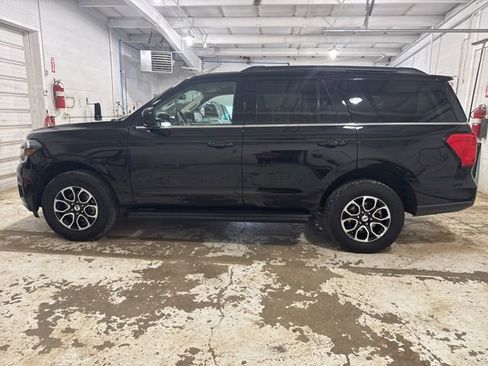 Used 2024 Ford Expedition XLT image 4