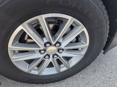 Used 2022 Chevrolet Traverse LT image 51