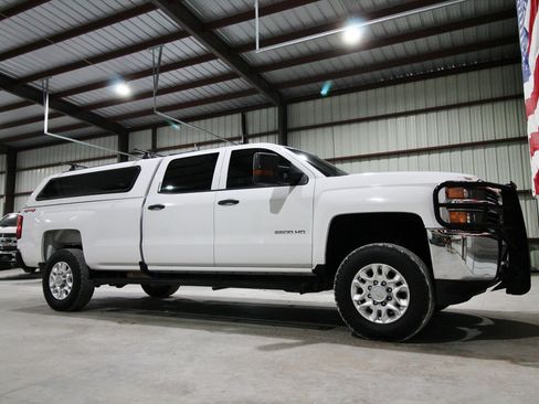Used 2018 Chevrolet Silverado 2500 W/T w/ Snow Plow Prep Package AWD/4WD image 17