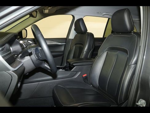 Used 2022 Jeep Grand Cherokee Limited image 22