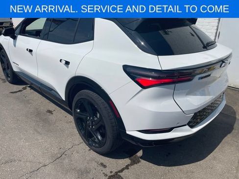 Used 2024 Chevrolet Equinox EV RS FWD image 4
