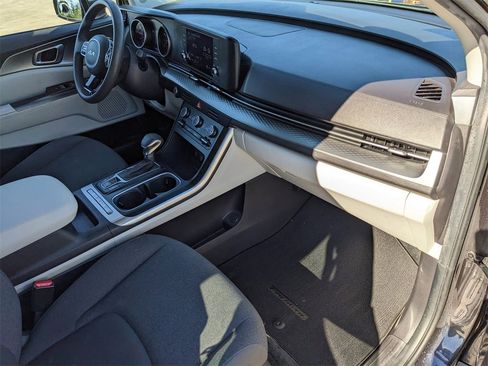 Certified 2022 Kia Carnival LX image 13