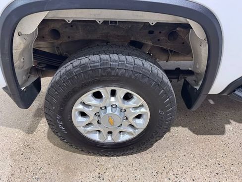 Used 2023 Chevrolet Silverado 2500 LT AWD/4WD image 28