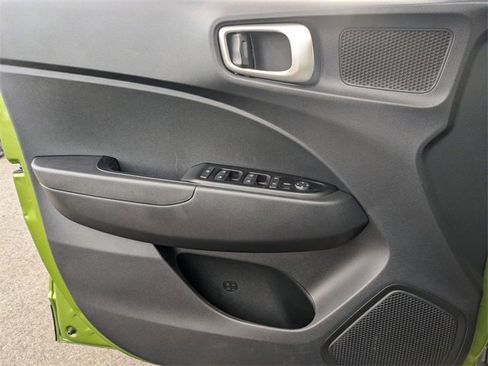 Certified 2022 Hyundai Venue SE image 10