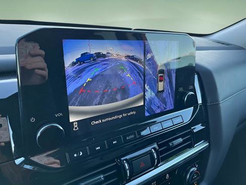 Used 2025 Nissan Pathfinder SL image 17