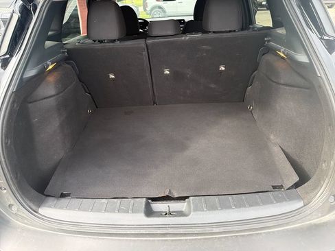 Used 2025 Nissan Kicks SV AWD/4WD image 9