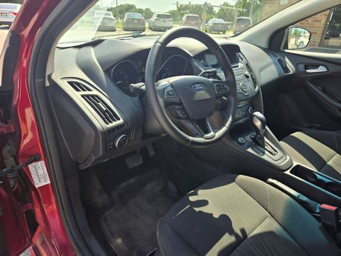 Used 2015 Ford Focus SE w/ SE Sport Package FWD image 16