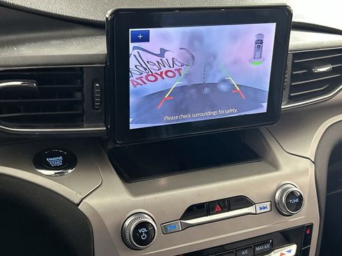 Used 2022 Ford Explorer XLT w/ Equipment Group 202A image 18