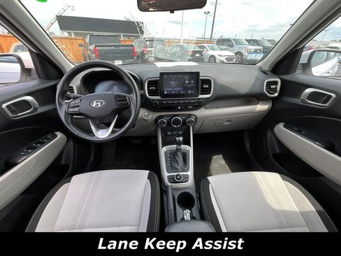 Used 2025 Hyundai Venue SEL FWD image 7