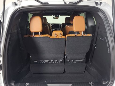 New 2026 Chrysler Pacifica Pinnacle image 9