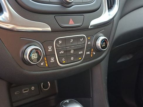 Used 2019 Chevrolet Equinox LT AWD/4WD image 16
