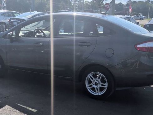 Used 2017 Ford Fiesta SE FWD image 6